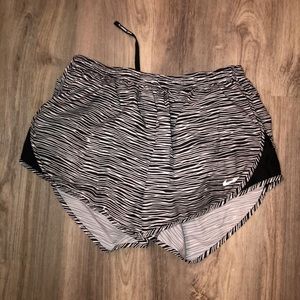 Nike women’s run shorts size small